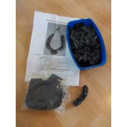 Gratis. Geknipte banden om ketting te maken.