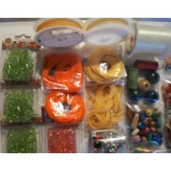 138 - pakket/ partij kralen (kinderkralen)