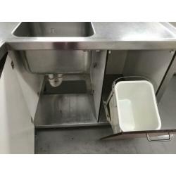RVS hoekspoeltafel spoeltafel horeca catering werktafel