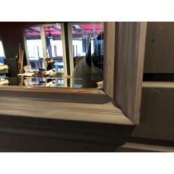 Set van mooi houten dressoir (270), spiegel en vitrinekast