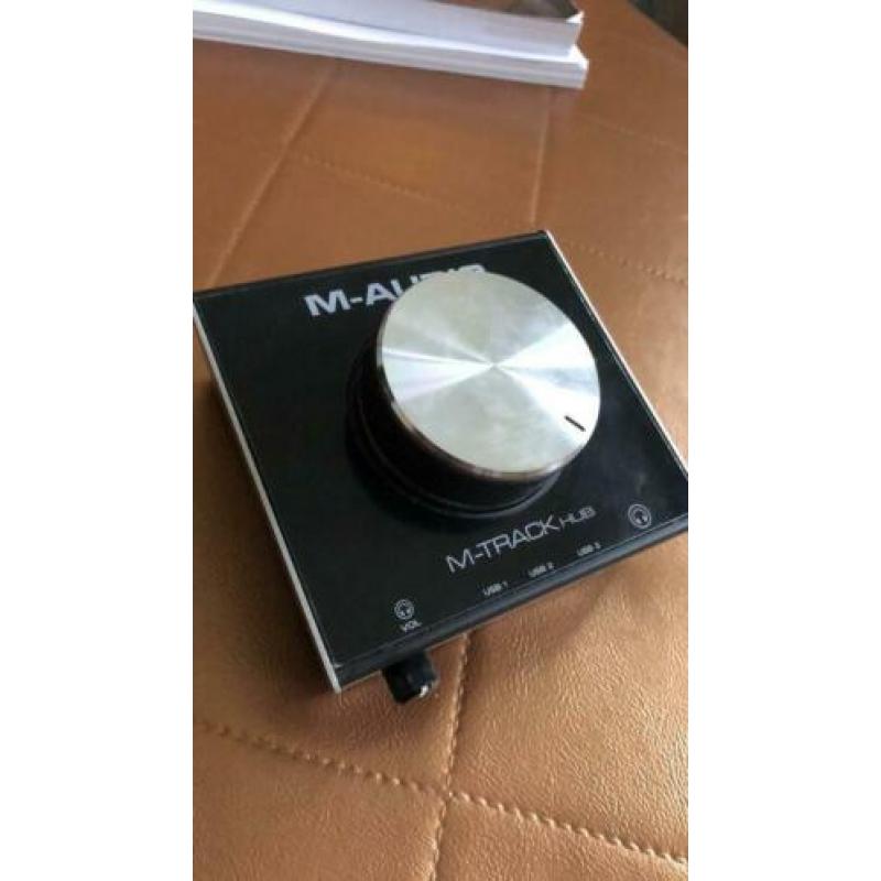 Interface M-TRACK hub