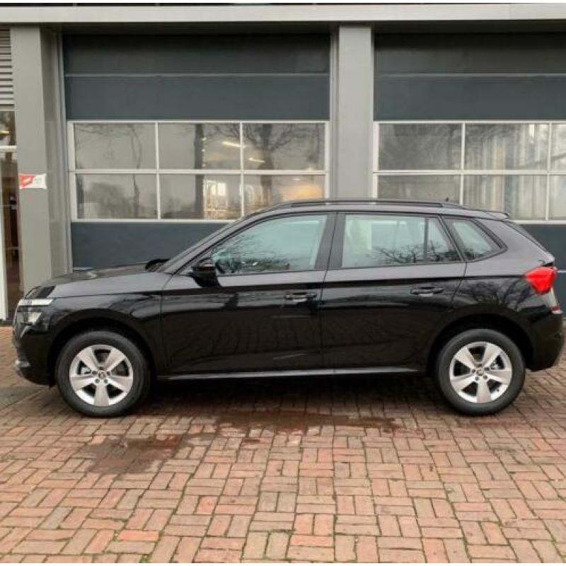 Skoda Kamiq 1.0 TSI Ambition met o.a. parkeersensoren en 17"