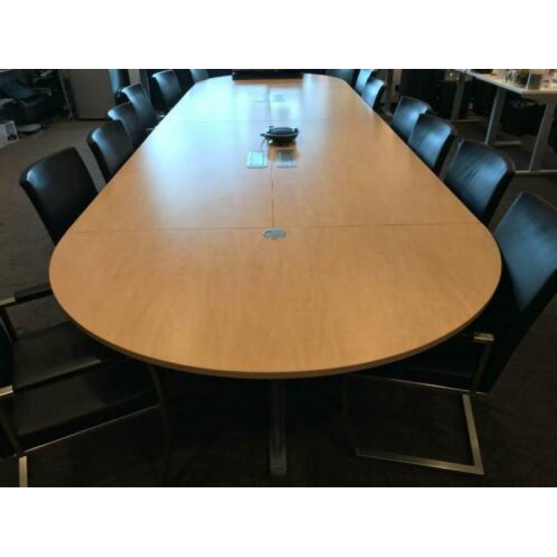 Vergadertafel Esdoorn 5,2 x 1,6m incl. stopcontacten