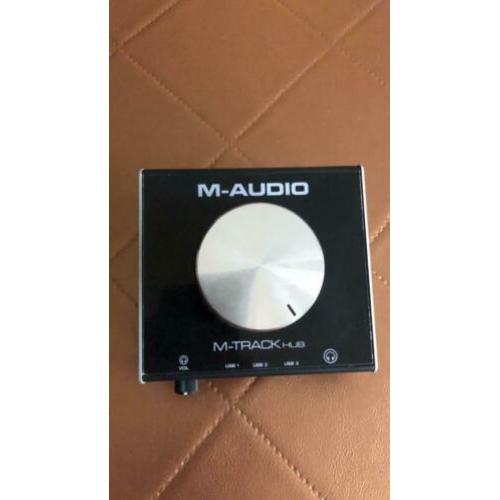 Interface M-TRACK hub