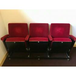 Uniek: Chique pluche Leidsche Schouwburg stoelen