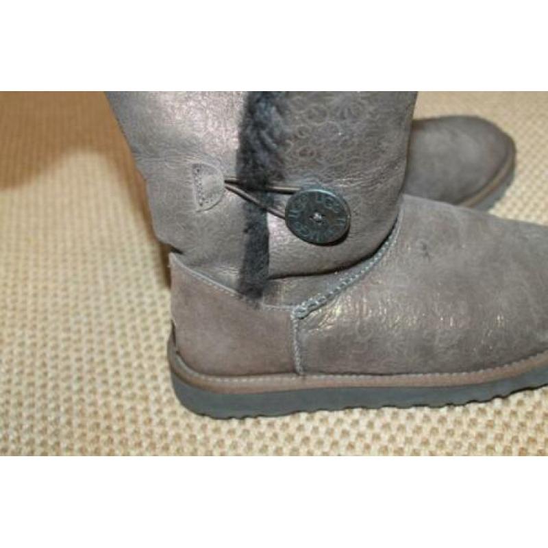 Super leuke bruin/goud kleurige Uggs, maat 8 = 39