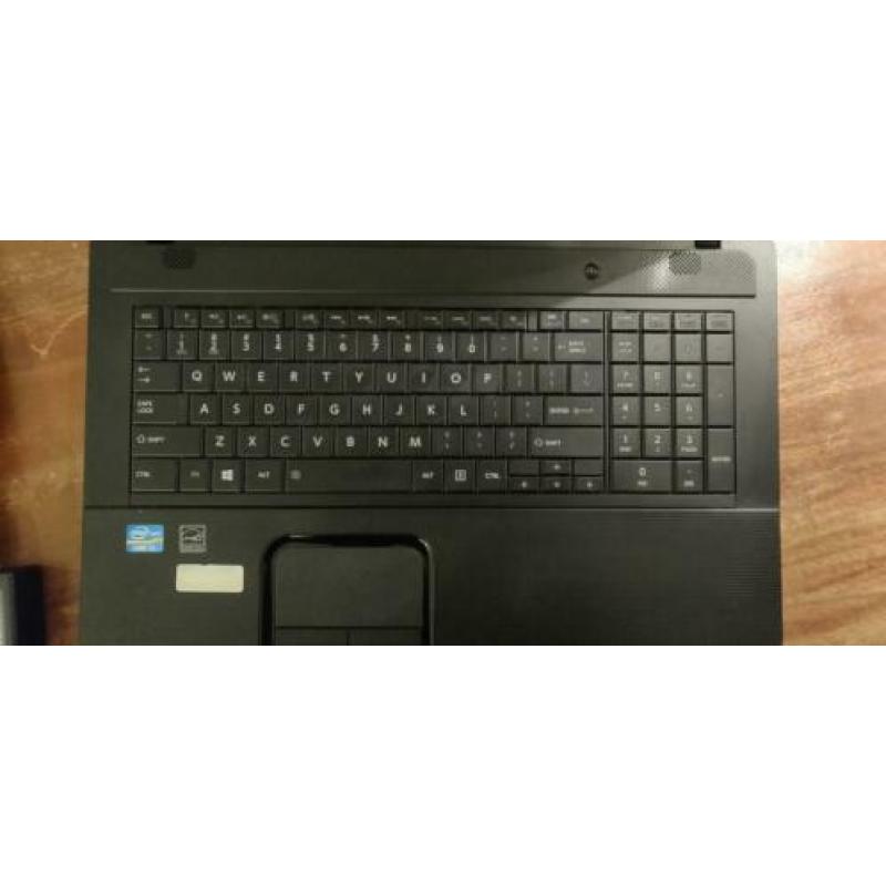Toshiba, 17 inch, i3, windows 10, 4 Ram