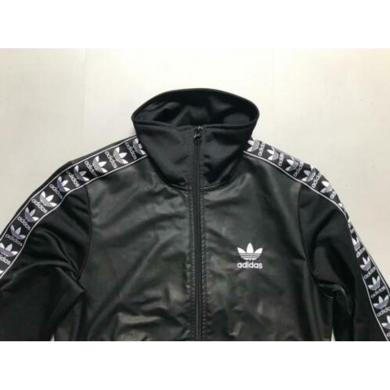 Adidas trainingsjasje maat 152 zwart