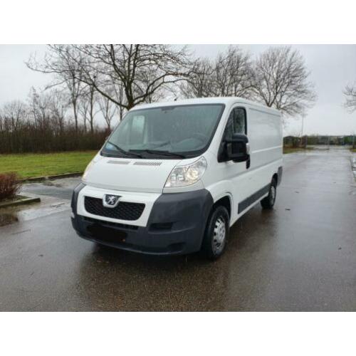 Peugeot Boxer 2.2 hdi met luchtvering achter.