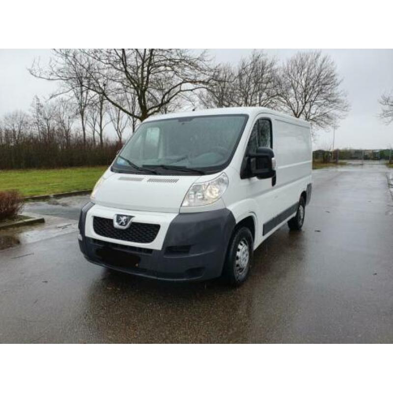 Peugeot Boxer 2.2 hdi met luchtvering achter.