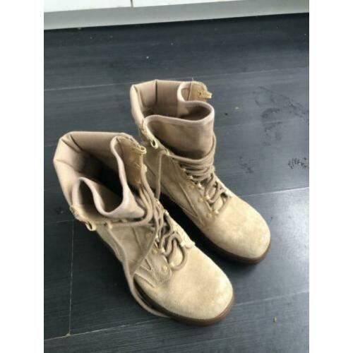 Gevechtslaarsen / leger kisten / schoenen / dessert