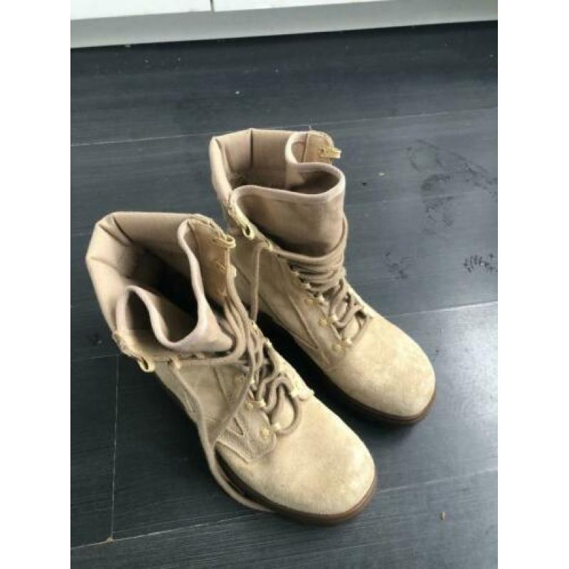Gevechtslaarsen / leger kisten / schoenen / dessert