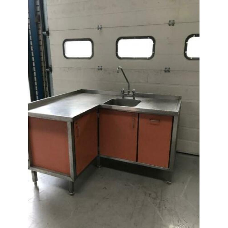 RVS hoekspoeltafel spoeltafel horeca catering werktafel