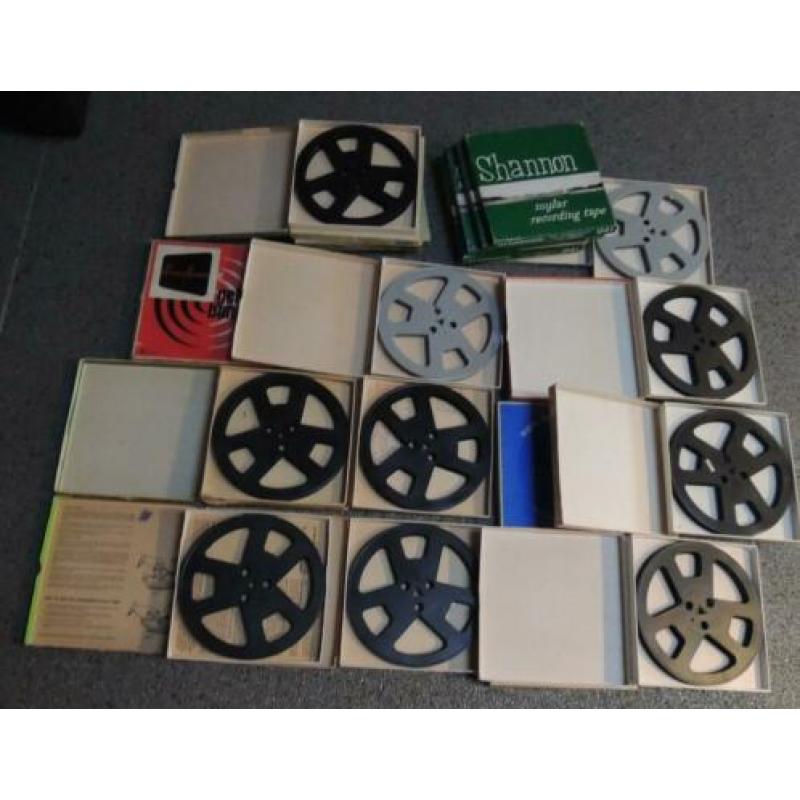 te koop. 21 LEGE shamrock reel met div.box Ø18cm