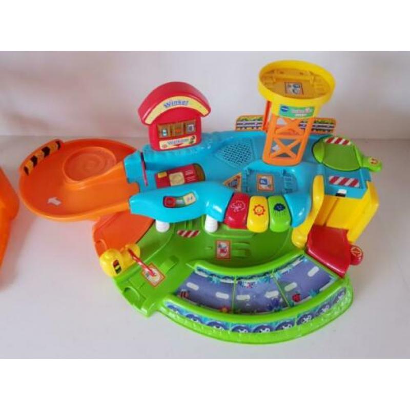 Toet toet auto's, garages en wegdelen