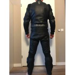 Richa Apollo motorpak racing maat UK44, valt klein.
