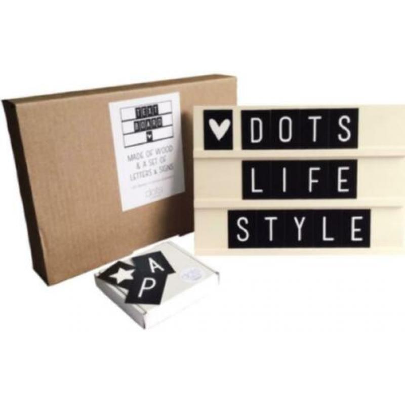Houten tekstbord met losse letters