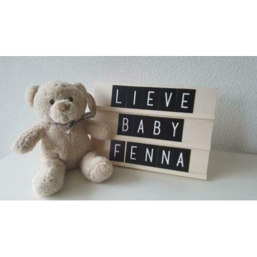 Houten tekstbord met losse letters