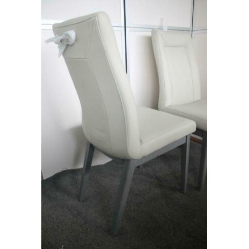 Twee Nieuwe Eetkamerstoelen Grijze Poten Wit Sky + Handvat