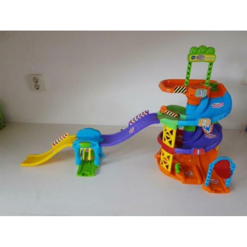 Toet toet auto's, garages en wegdelen