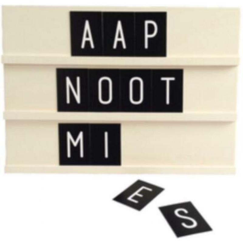 Houten tekstbord met losse letters