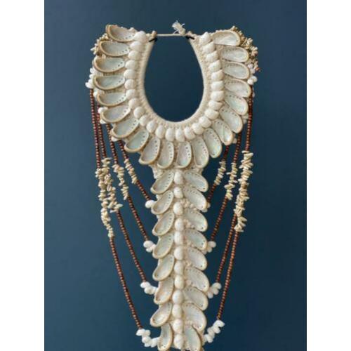 Mooie schelpenketting middelgroot parelmoer