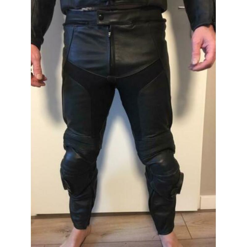 Richa Apollo motorpak racing maat UK44, valt klein.