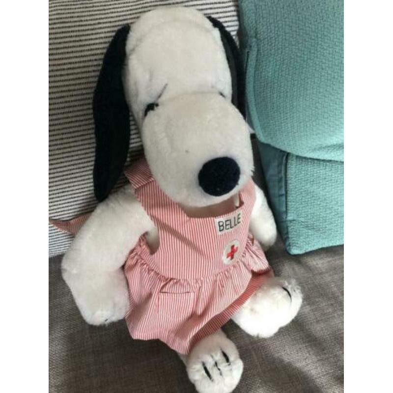 Belle van Snoopy met Woodstock met verpleegster jurkje