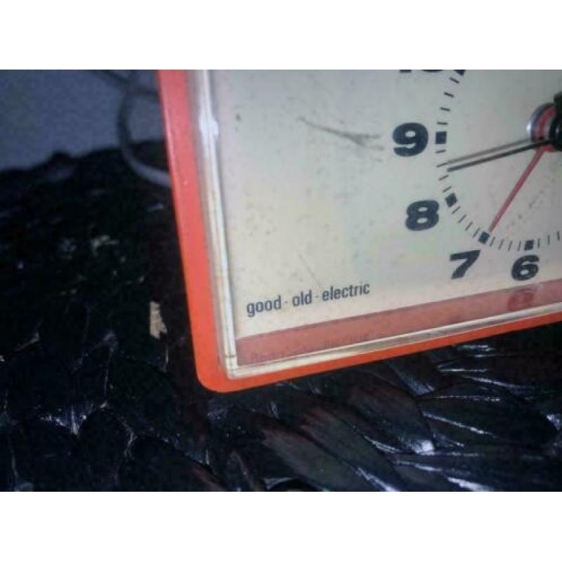 VINTAGE RETRO Wekker jaren 70 oranje elektrisch! OUD