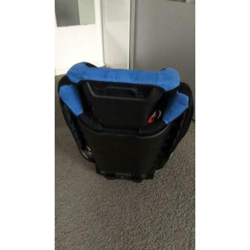 Recaro Monza Nove autostoel met speakers en slaaphoofdsteun