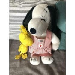 Belle van Snoopy met Woodstock met verpleegster jurkje