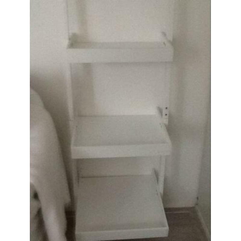 Leuke kast met een spiegel