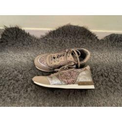 Sportschoenen maat 37