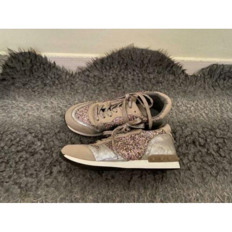 Sportschoenen maat 37