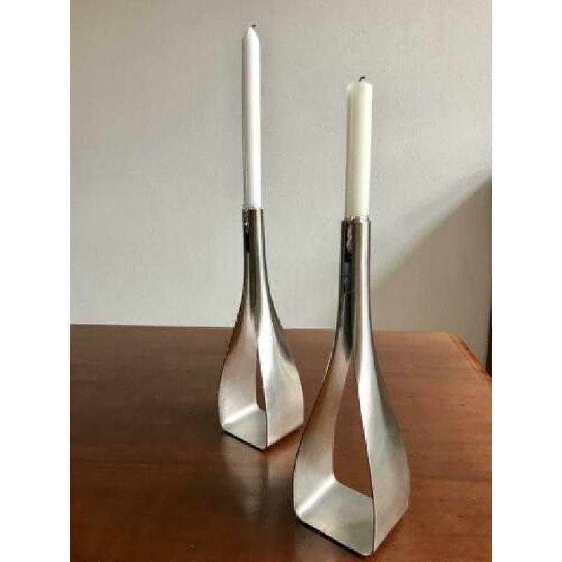 Modern, strak, RVS-2 kaars standaards/kandelaars, “Blomus”