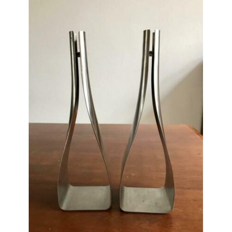 Modern, strak, RVS-2 kaars standaards/kandelaars, “Blomus”