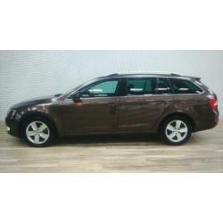 Skoda Octavia 1.6 TDI 110 pk bwjr 31dec 2014 chrome pakket.