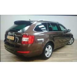 Skoda Octavia 1.6 TDI 110 pk bwjr 31dec 2014 chrome pakket.