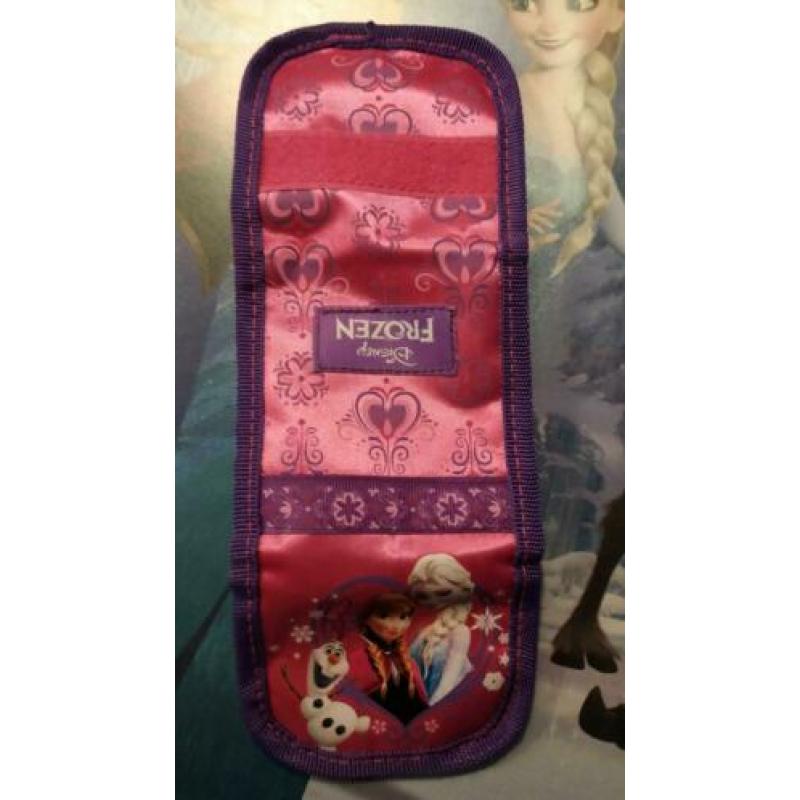Frozen pakket o.a. pyjama kussens portemonnee spel