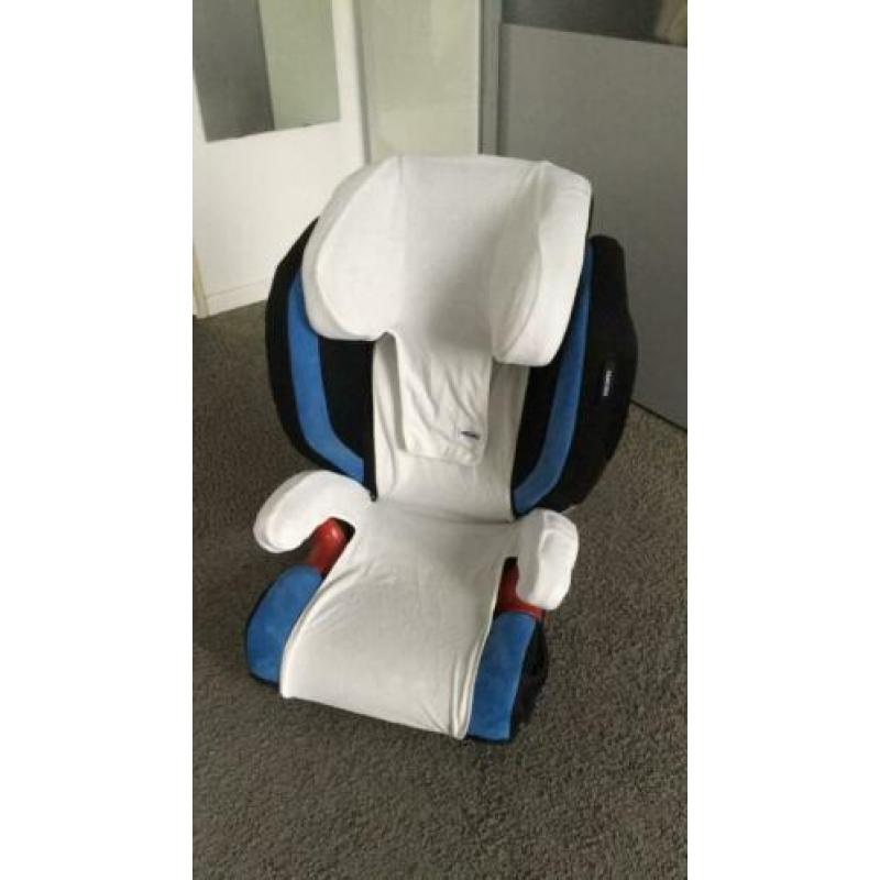 Recaro Monza Nove autostoel met speakers en slaaphoofdsteun