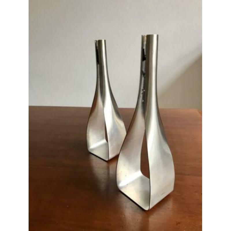 Modern, strak, RVS-2 kaars standaards/kandelaars, “Blomus”