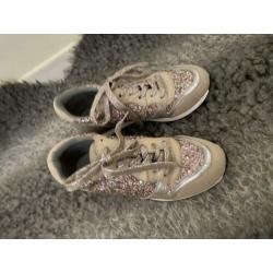 Sportschoenen maat 37