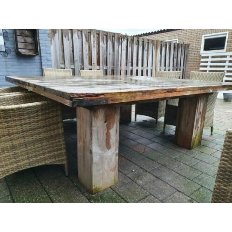 Zware steigerhouten tuintafel 2.00x2.00. ZONDER STOELEN