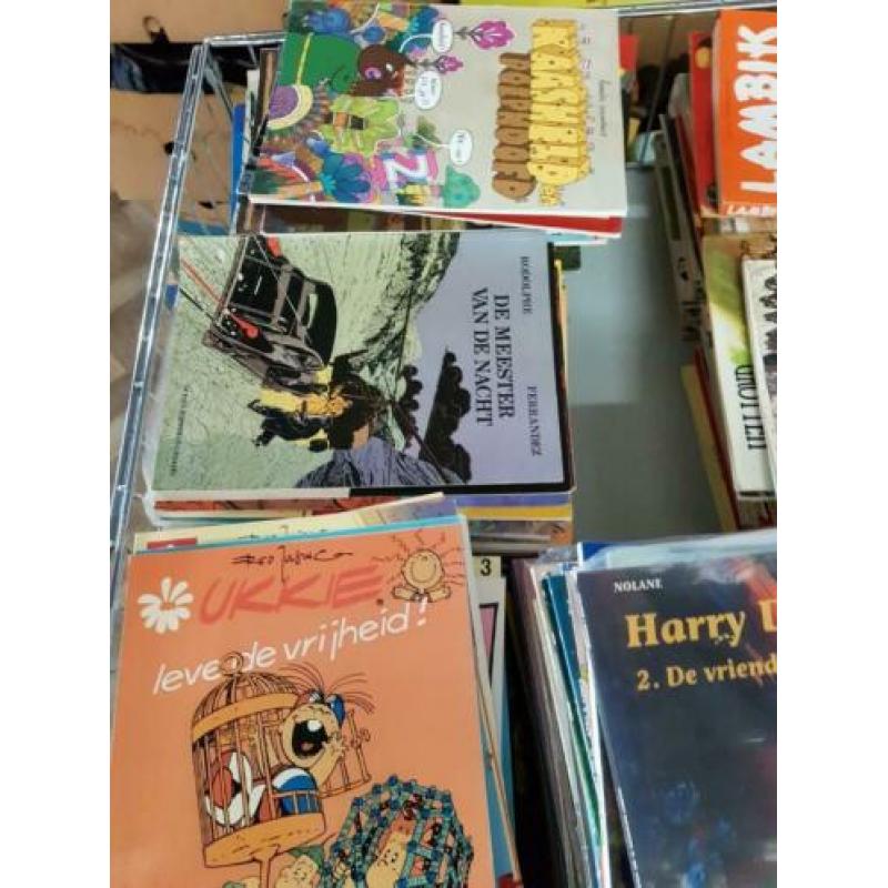 550 stuks zeer verschillende soorten stripboeken vele genre,
