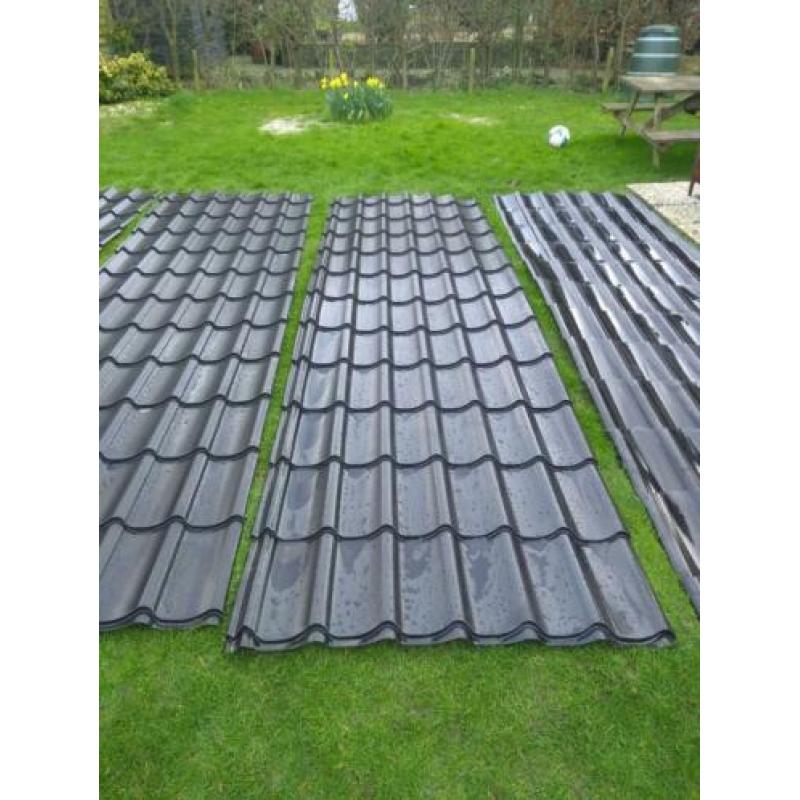 Te koop 4 metalen dakpanplaten 4,10x 1,18 m