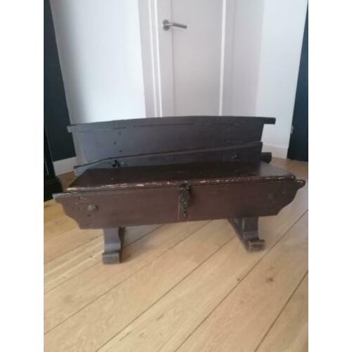 vintage oud klepbankje voor kinderen