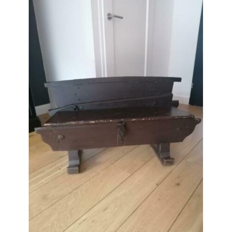 vintage oud klepbankje voor kinderen