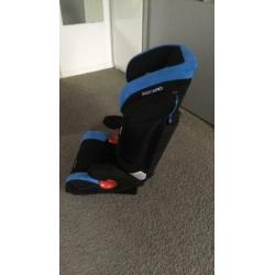 Recaro Monza Nove autostoel met speakers en slaaphoofdsteun