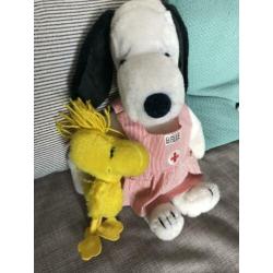 Belle van Snoopy met Woodstock met verpleegster jurkje