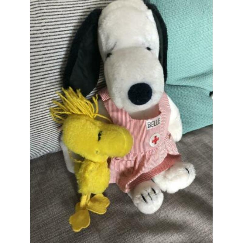 Belle van Snoopy met Woodstock met verpleegster jurkje